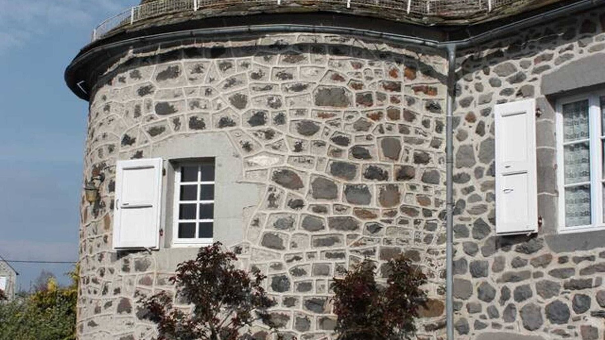 Saint-Martin-sous-Vigouroux Apartment | Homerez - Apt in Saint-Martin-Sous-Vigouroux