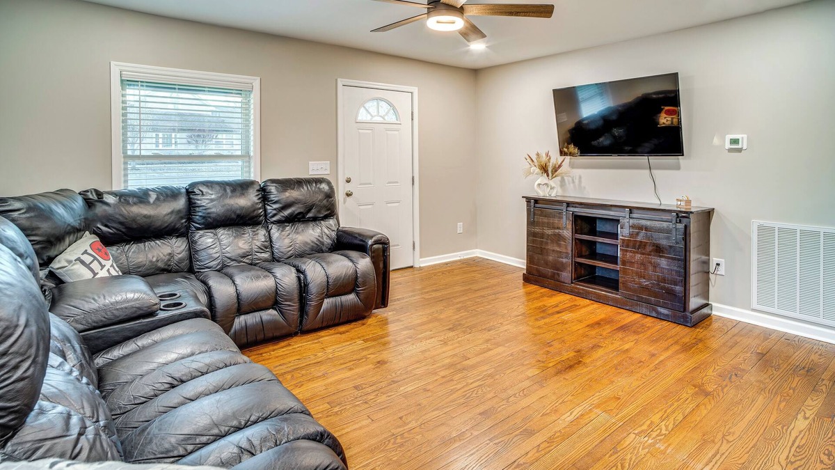 Hendersonville House | Home 14 Mi to Highpoint Health w/Fenced Yard!