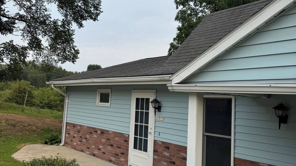 Darlington House | Home away from home right off the trail between Mineral Point and Darlington