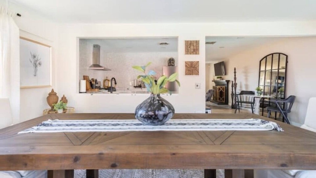 East Hemet House | Home away from Home! By WearehomeIE