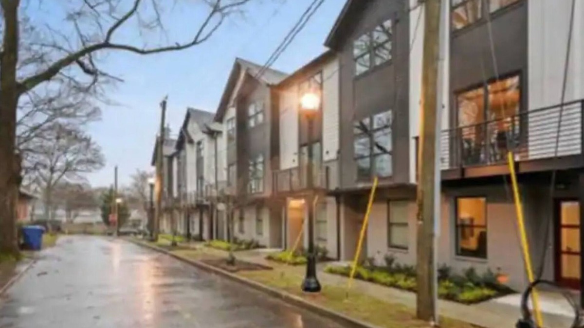 East Atlanta House | Home away from Home in the heart of E. Atlanta. Enjoy a comfortable & quiet stay