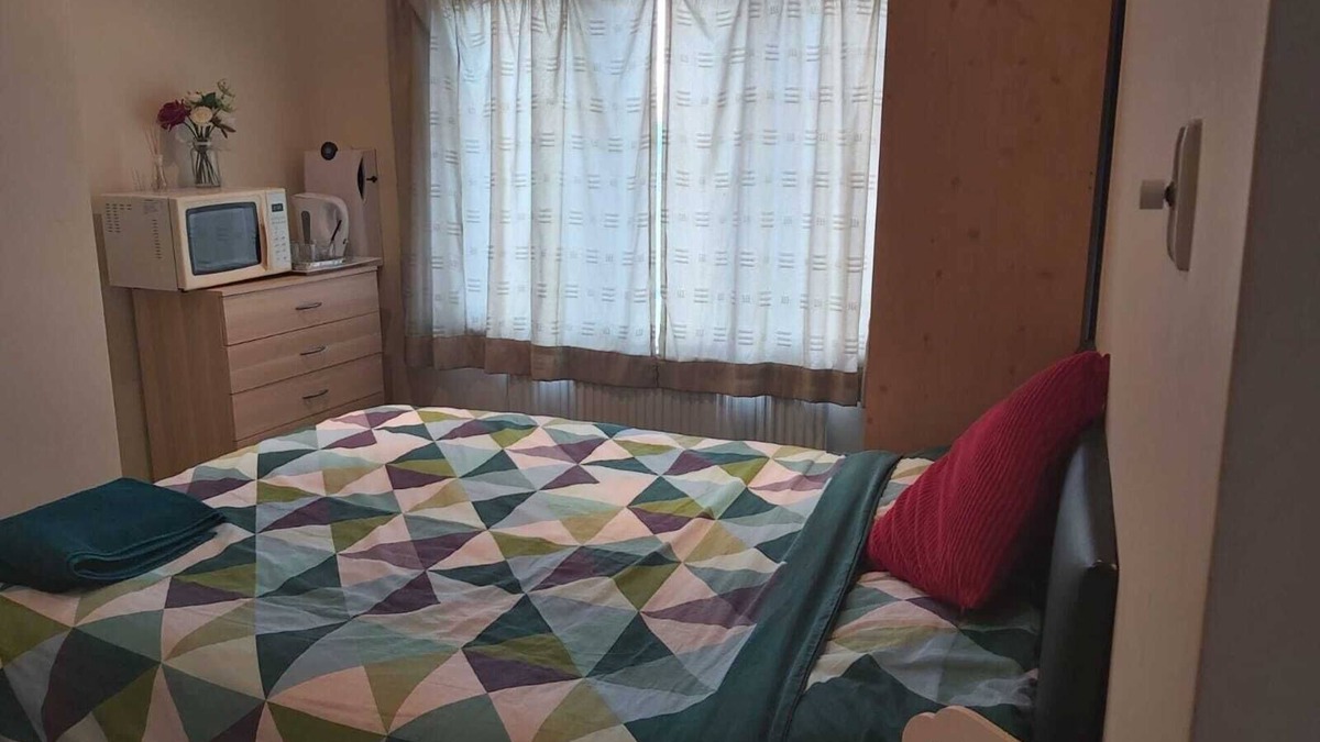 London Borough of Hounslow House | Home away from Home . The house is tidy , quiet .