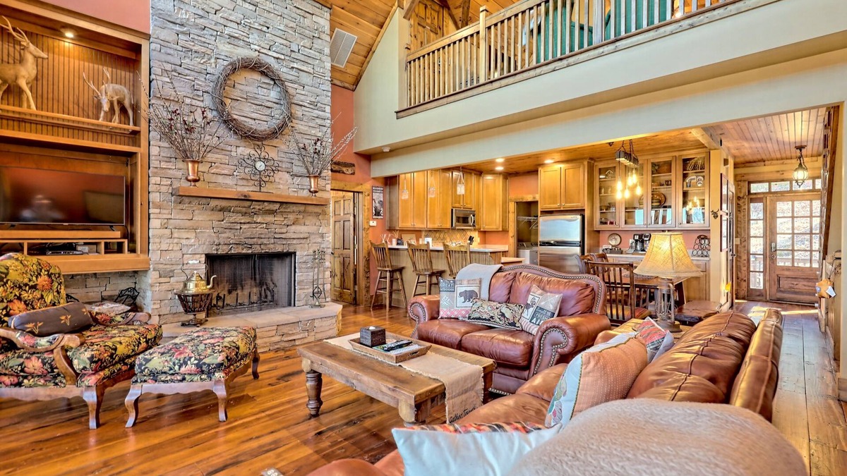 Walnut Mountain Cabin | Home Away From Home to Escape & Unwind! 2 Master on Main. HotTub Game Rm