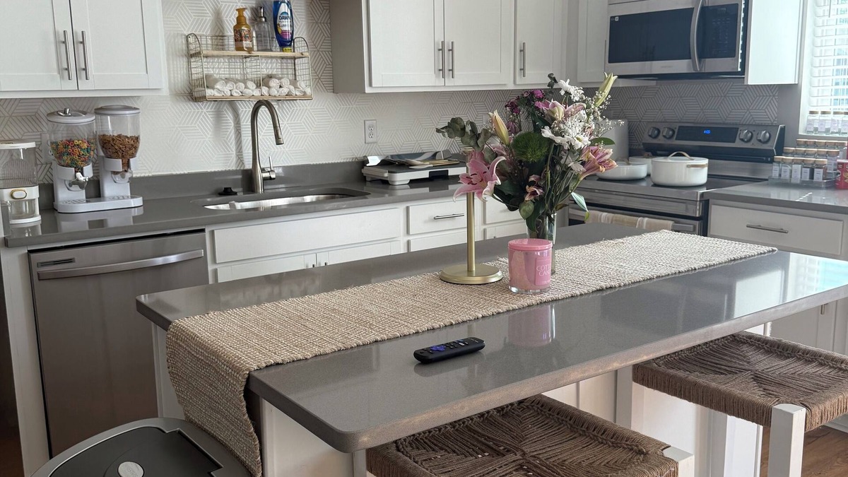 Cannondale House | Home away from Home. Charming 3-bedroom townhome in the heart of Chattanooga