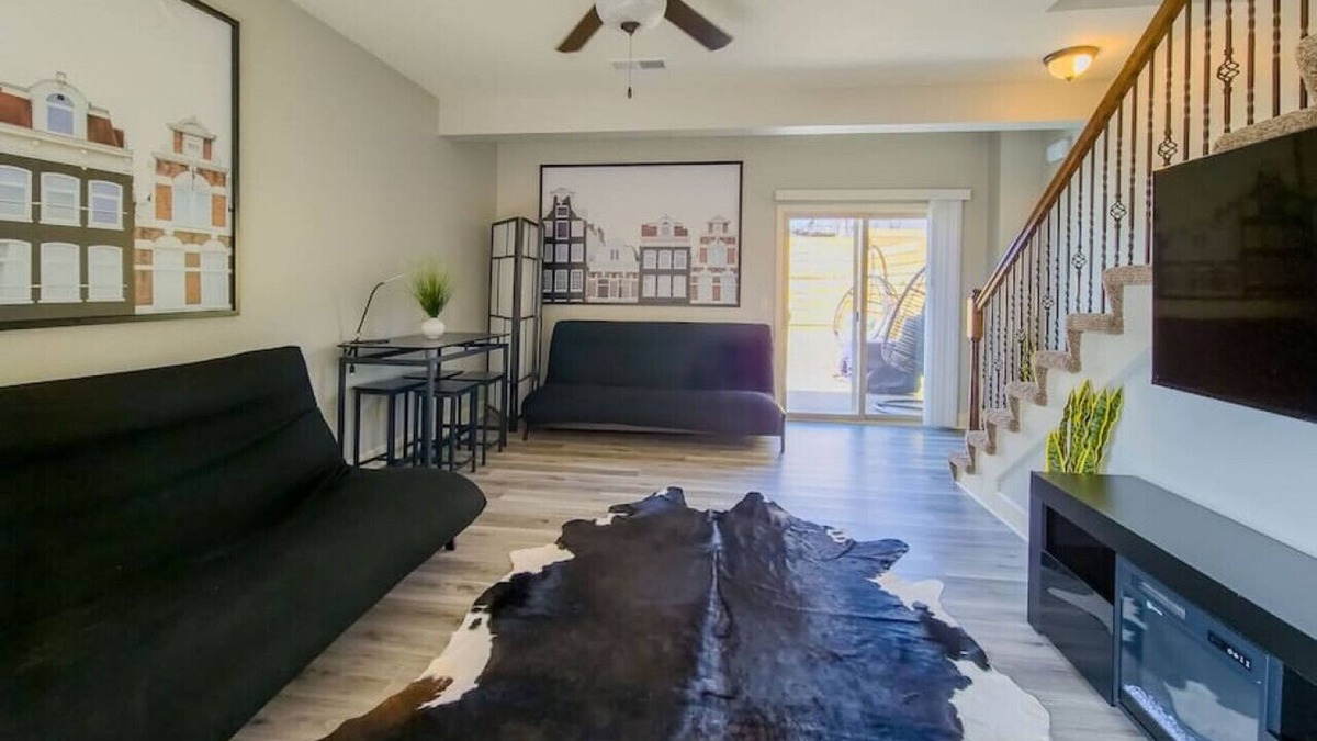 Tracy House | Home Away from Home Close to KCI Airport, Weston