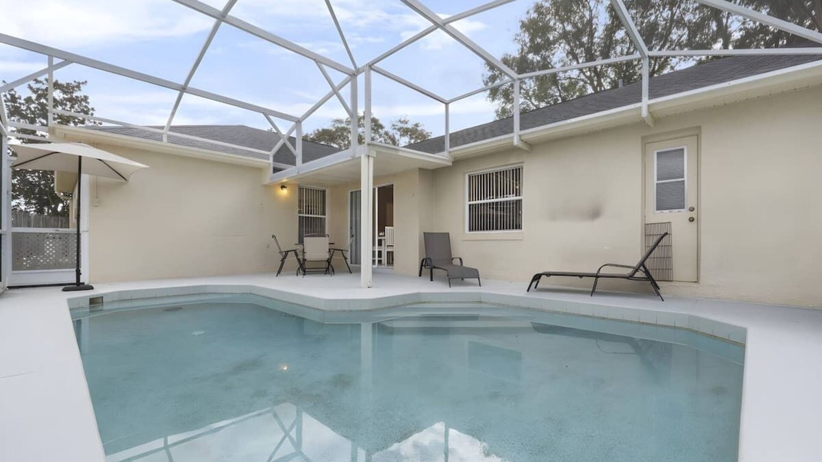 Briargrove Villa | Home close to Disney, w/Pool & Pet Friendly