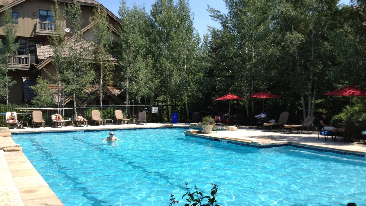 Edwards House | Home for 22, Ski Shuttle, Hot Tub, Pool, Dog OK Tennis/Pickleball/Pool Table