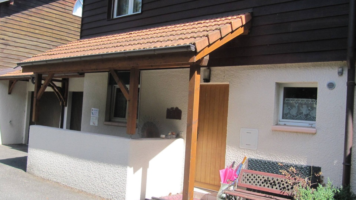 Genthod House | Home for Rent. Residential, 10mins from town, 2mins from lake, public transport.