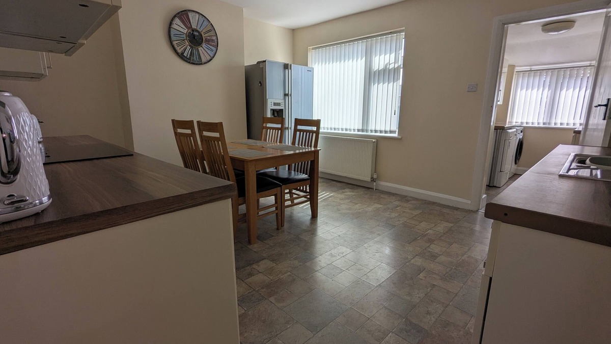 Garden City House | Home from home for travelling workers near Deeside and Chester