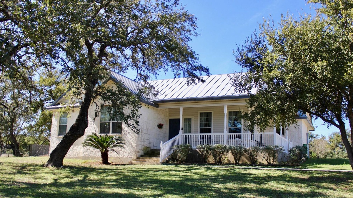 Wetmore House | Home in a urban country setting, ideal Summer Retreat