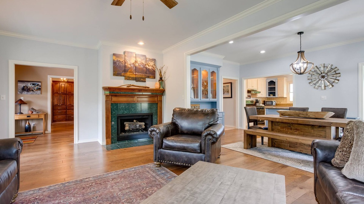 Cedar Valley House | Home in Cimarron National Golf Club w/Hot Tub!