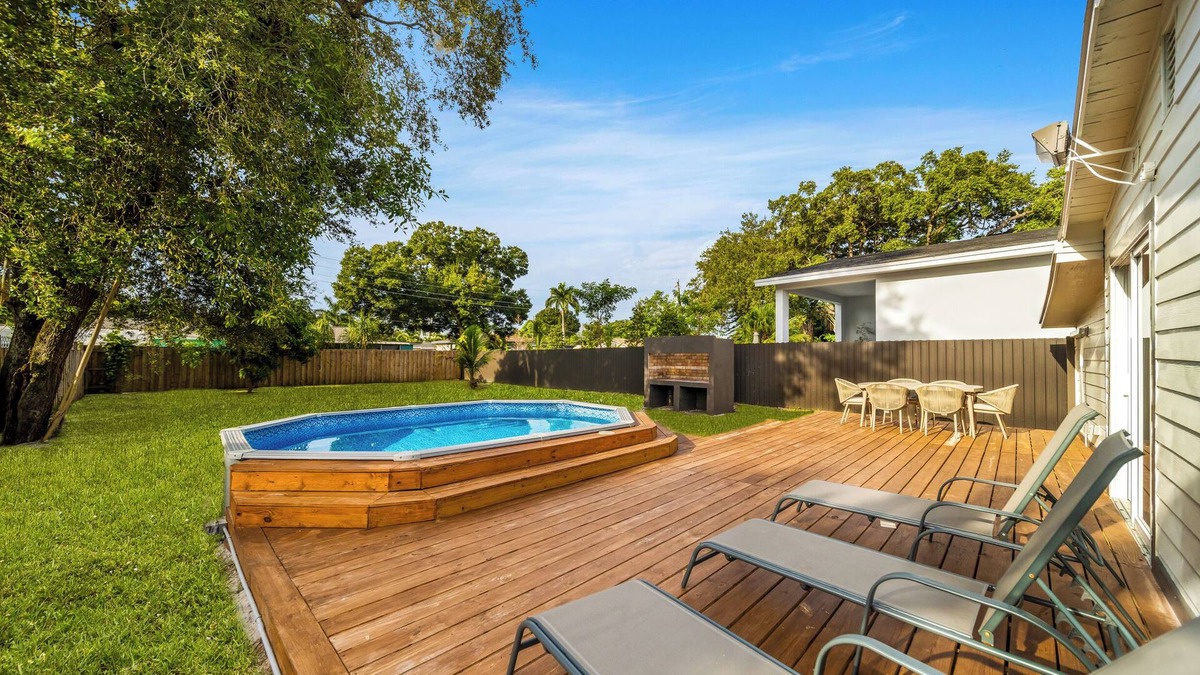 Edgewood House | Home In Fort Lauderdale 3 Bedrooms & private pool!