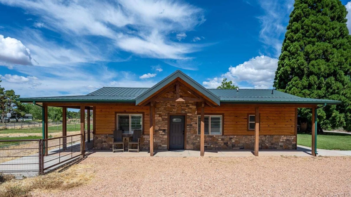 Kanab House | Home in Kanab with Heated Pool! Near Bryce Canyon, Zion, the Grand Canyon, and t