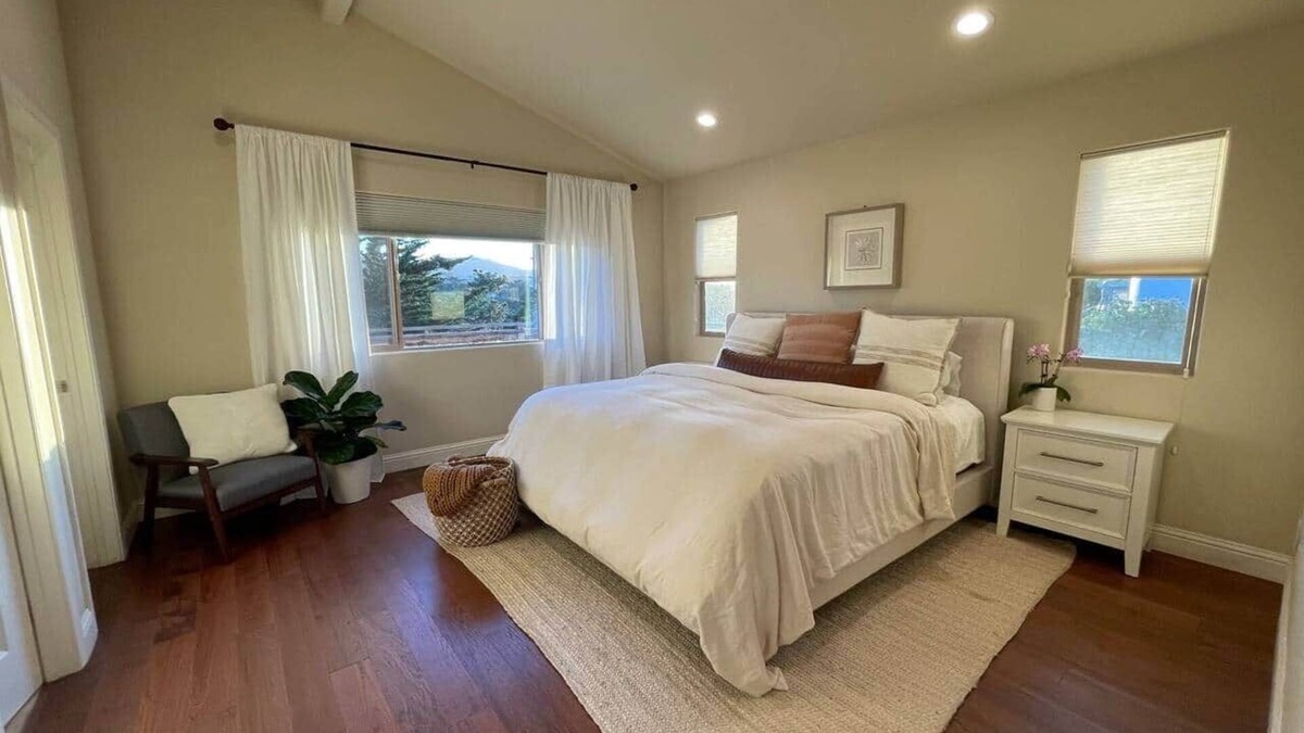 Del Rey Oaks House | Home in Monterey Bay w/2 King Beds + 1 Twin