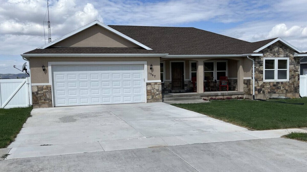 Nephi House | Home in Nephi 5 Bed/3 Bath