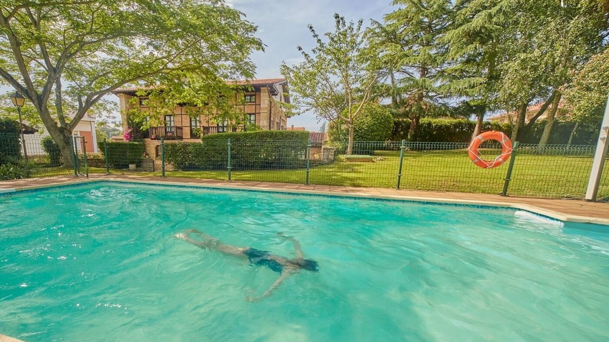 Orena Cottage | Home in Oreña · 8 bedrooms · 11 beds · 8 baths