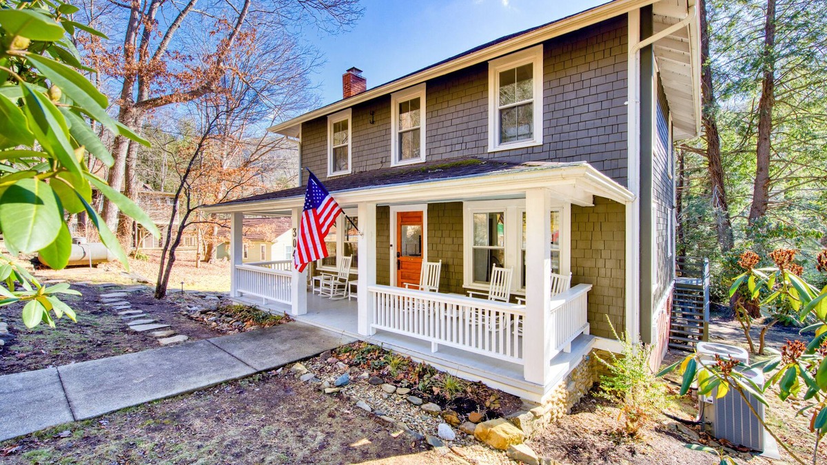 Montreat Cottage | Home in the heart of Montreat with arcade, firepit & washer/dryer - dog-friendly