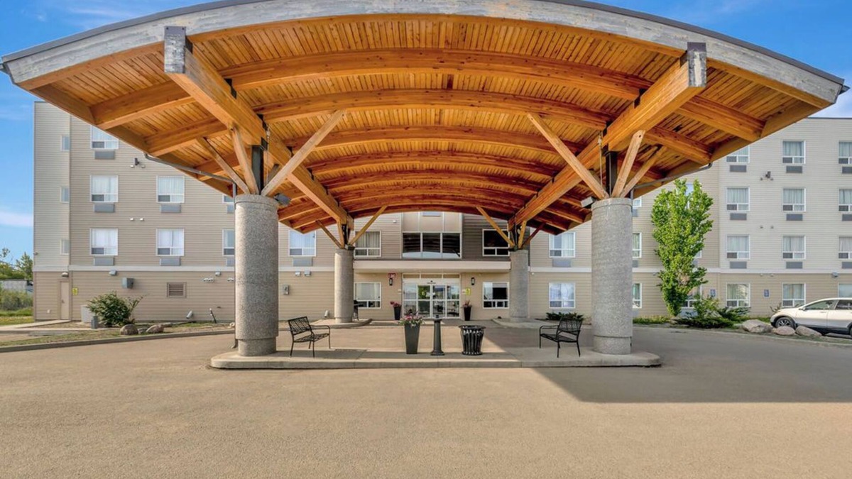 Lloydminster Hotel | Home Inn and Suites Lloydminster