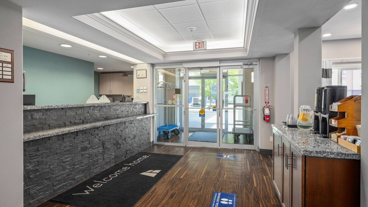 Medicine Hat Hotel | Home Inn Express - Medicine Hat