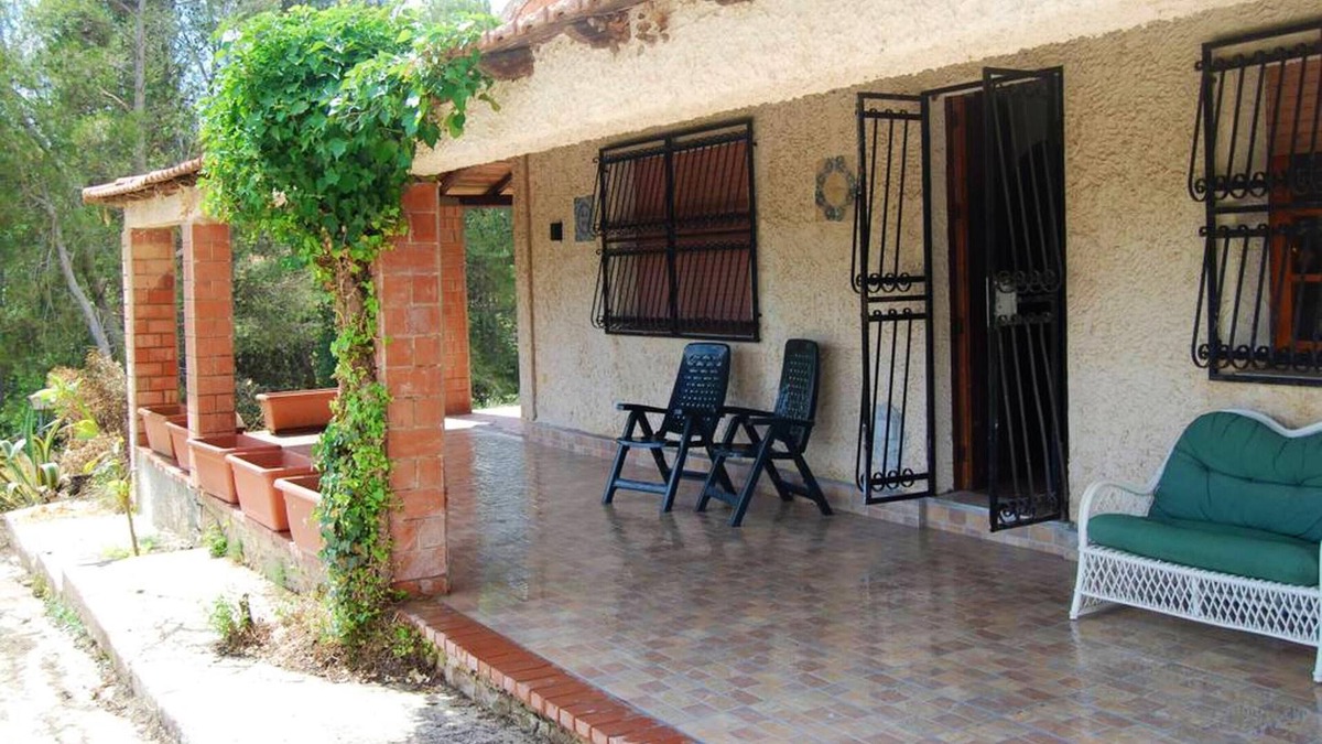 Santa Margherita di Belice House | Homerez - Spacious house 12 km away from the beach for 7 ppl. with garden