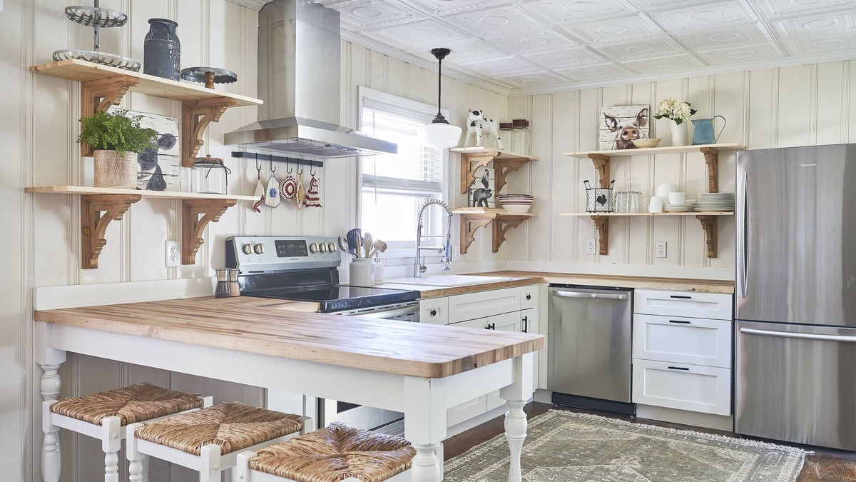 Kernersville House | Home - King Bed, Equipped Kitchen - Long Terms OK.