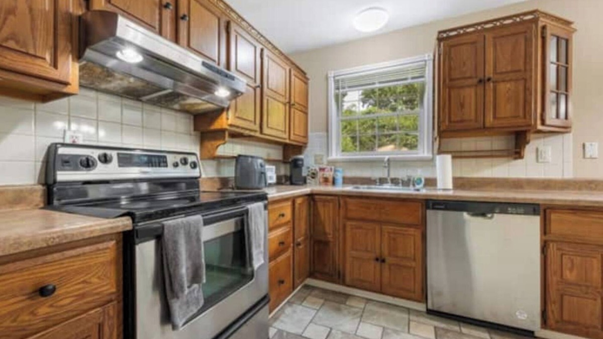 Spanish Lake House | Home Near STL Safari Zoo