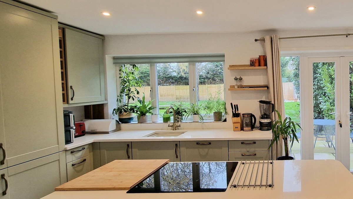 New Forest District House | Home near the new forest with a large garden and super king beds!