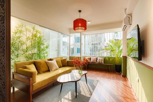 Hang Trong Apartment | Home of Serenity - 3 BR & 3 baths - 1' to Hoan Kiem Lake & Old Quarter