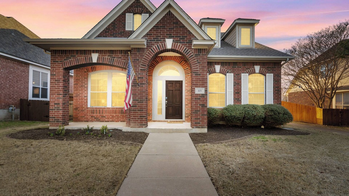 Georgetown House | Home of the Brave - King Beds, Firepit, Grill