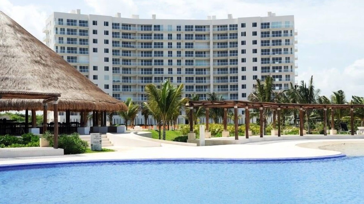 Puerto Juarez Apartment | HOME OFFICE?.ENJOY IT AT CANCUN, AFFORDABLE NICE BEACHFRONT CONDO.