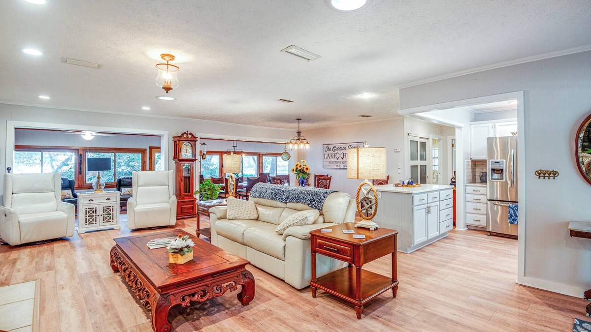 Putnam Hall House | Home on Lake Hutchinson w/Dock!
