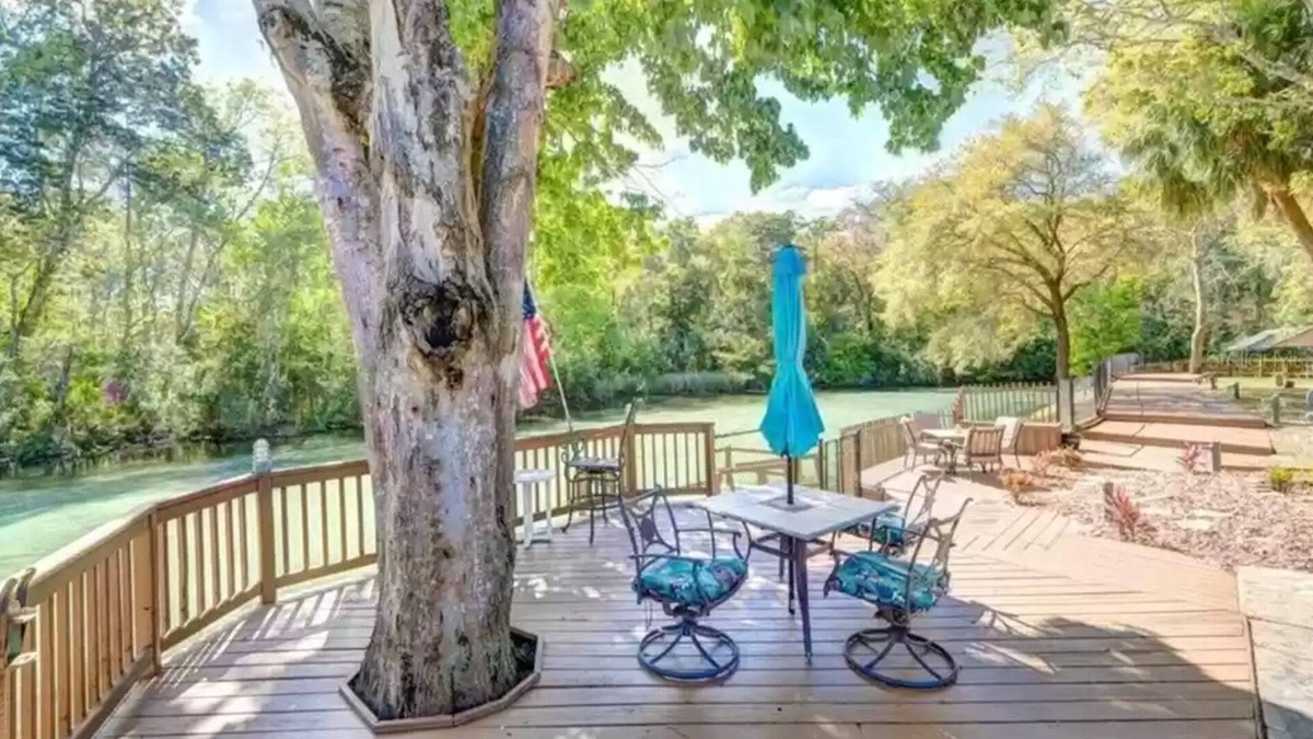 Weeki Wachee Gardens House | Home On the River - Weeki Wachee Cabin