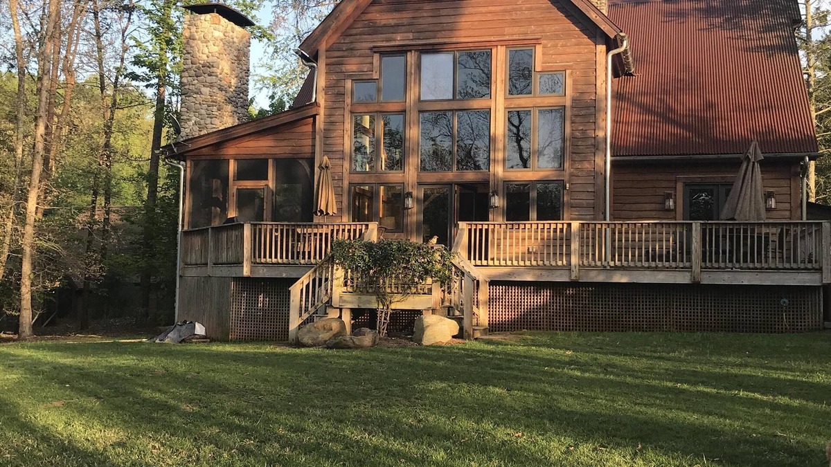 The Arbor House | Home on the shores of Lake James in Gated Arbors Community