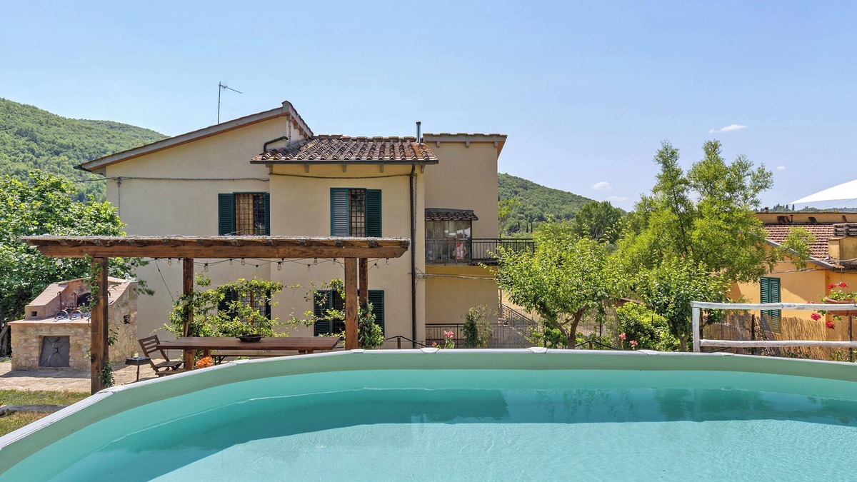 Lucarelli House | Home 'Serena, Radda In Chianti' with Private Pool, Private Terrace and Wi-Fi