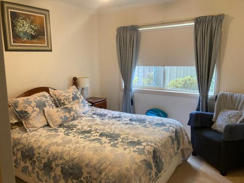Swan Hill House | HOME STAY on HIGH Queen Bed -Private Home -Private Bathroom