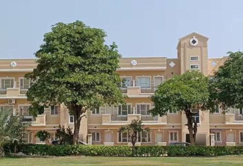 Govardhan Apartment | Home Stay with Giriraj View I On Parikrama Marg I 5 mins to ISKCON & Daan Ghati