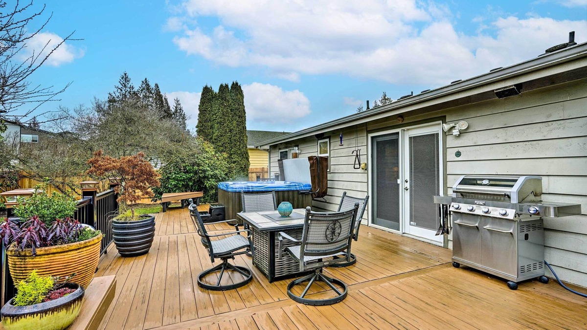 Picnic Point-North Lynnwood House | Home w/Hot Tub: 7 Mi to Edmonds Waterfront!