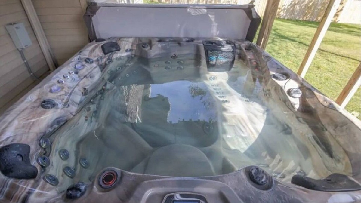 Clive House | Home w/Hot Tub -Spacious, Quiet Neighborhood Near Des Moines, IA.