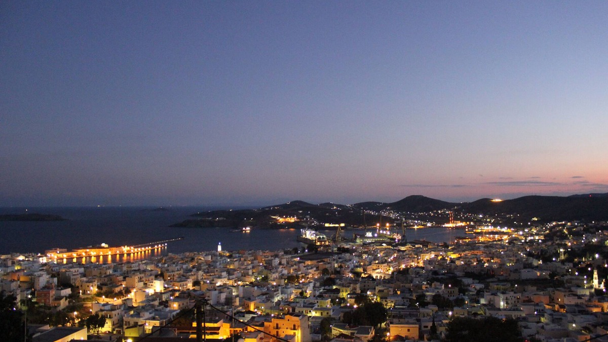 Ano Siros House | Home with character and a great view!