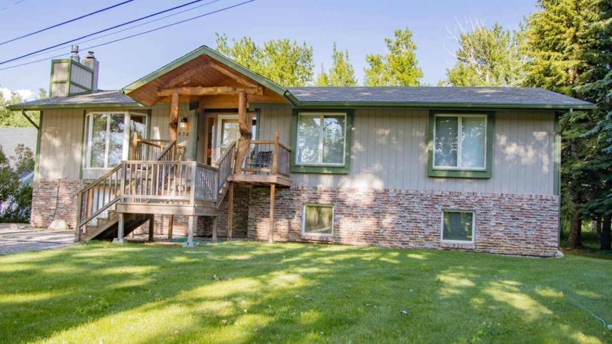 Red Lodge House | Home with lots of space just across the street from Rock Creek