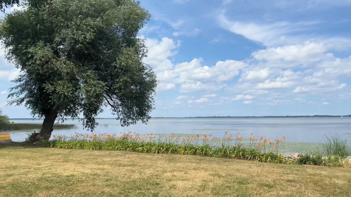 Winneconne House | Home with panoramic lake views of Lake Poygan