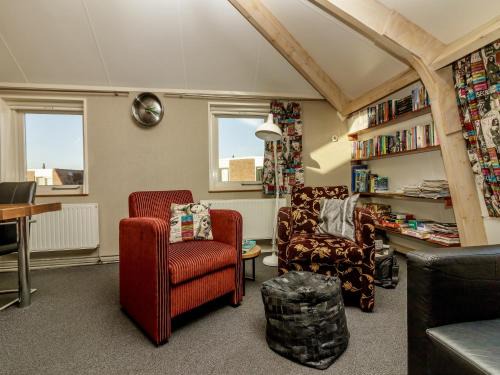 Easterlittens House | Home with Vinyls, Bikes and Waterways