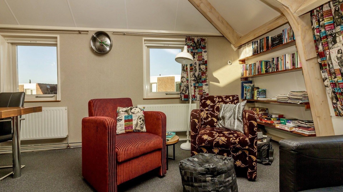 Easterlittens House | Home with Vinyls, Bikes and Waterways