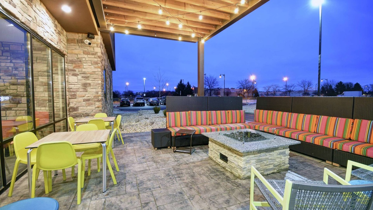 Beloit Hotel | Home2 Suites by Hilton Beloit