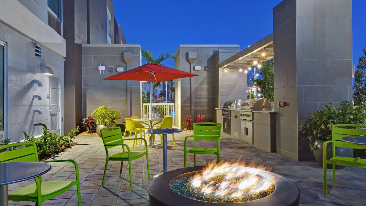Fort Myers Hotel | Home2 Suites by Hilton Fort Myers Colonial Blvd