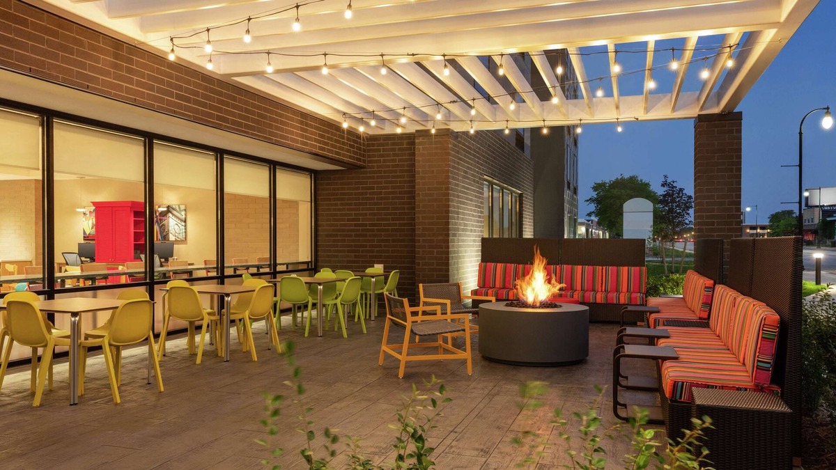 West Allis Hotel | Home2 Suites By Hilton Milwaukee West