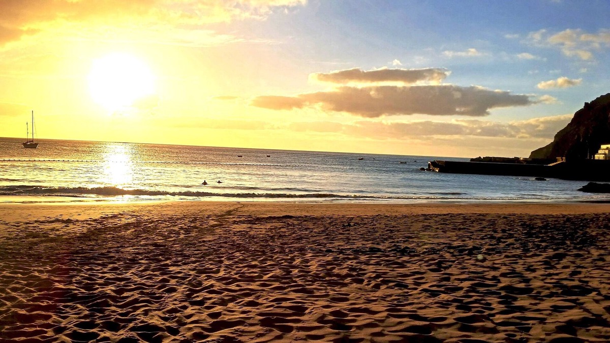 Sardina Apartment | Home2Book Bright Retreat with Pool, Sardina Beach