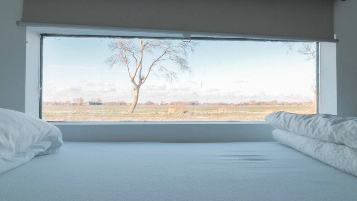 Nieuwpoort Boat Rental | Homeboat Glamping Loft on the water