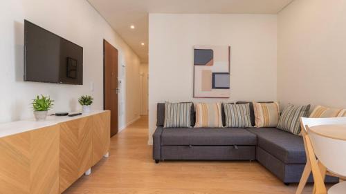 Santa Isabel Apartment | Homely 2BDR Apartment with Terrace by LovelyStay