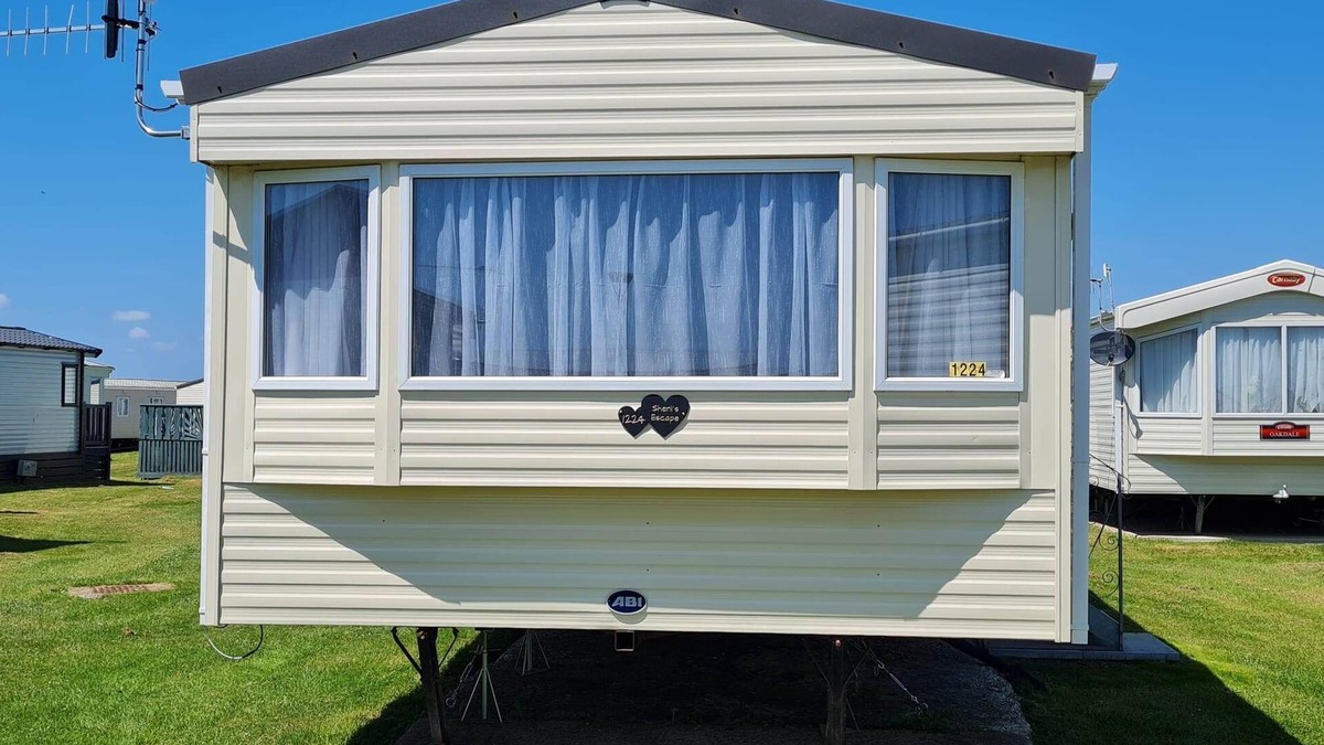Selsey House | Homely 3 bed (Sleeps 8) *PET FREE* @ Seal Bay Resort